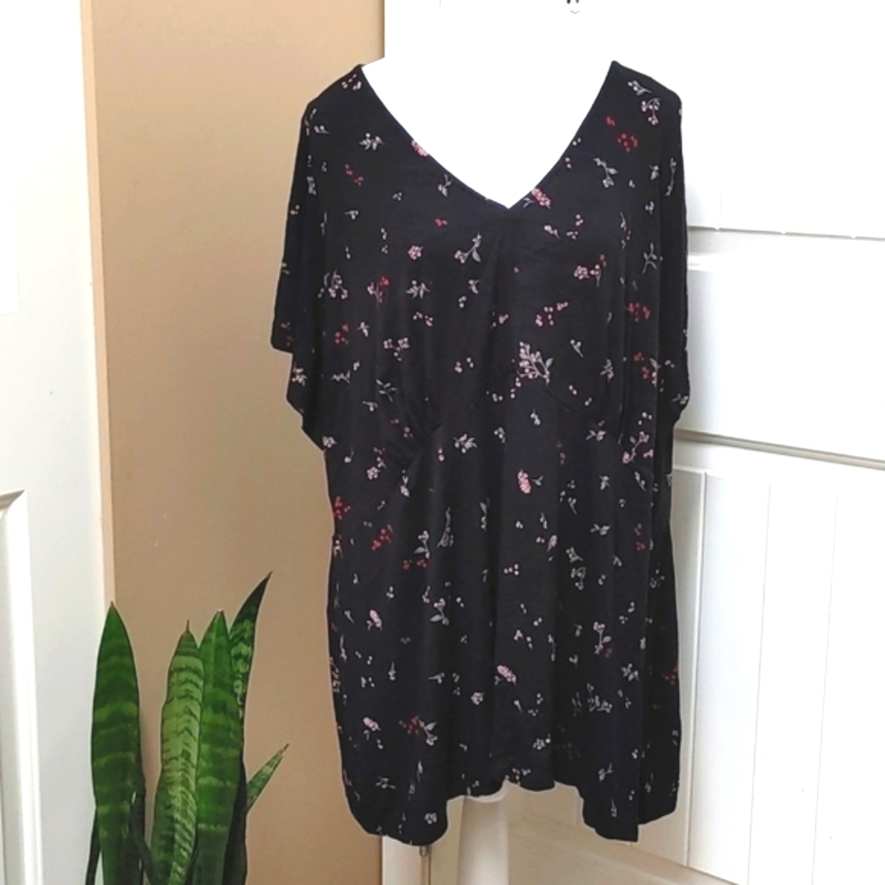 3X In every story plus size black stretchy top with flowers pattern blouse
